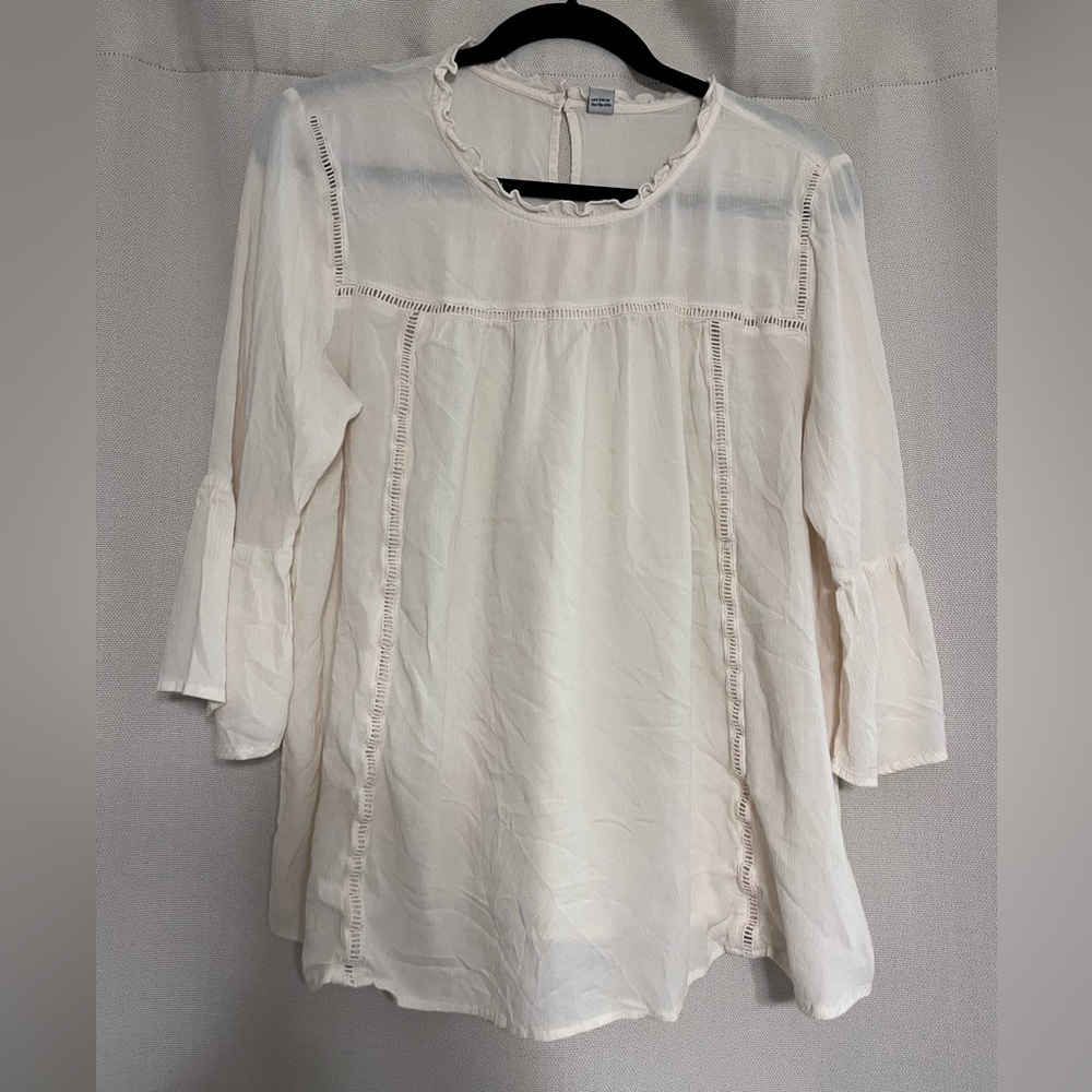 3/4 length sleeve off white colored flowy top